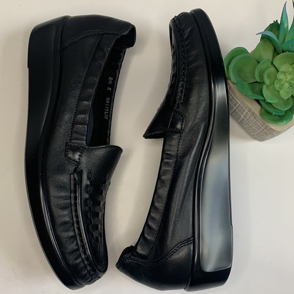 New SAS Weave black leather Slip On moccasin Loafer # B9117427 - Picture 4 of 9